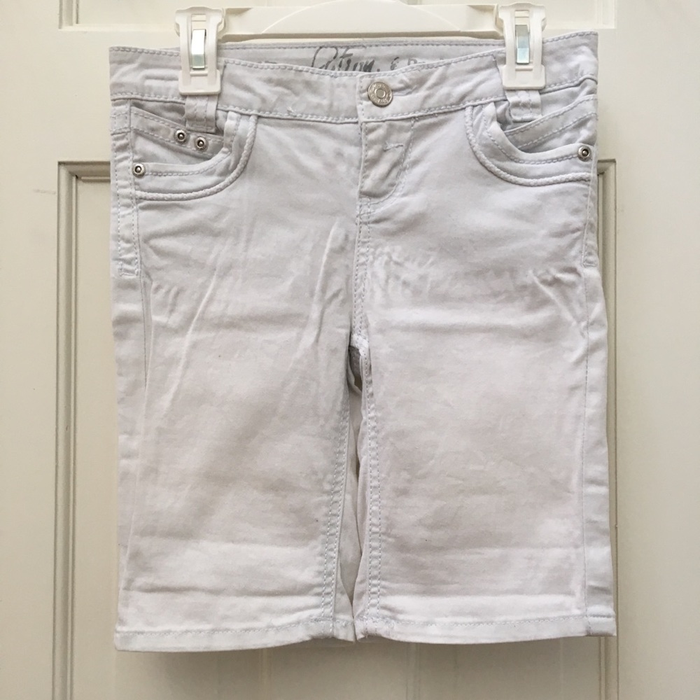 BASIC WHITE CAPRIS